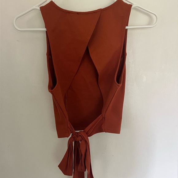 Lulu’s Fitted Tie Back Tank - Picture 4 of 5